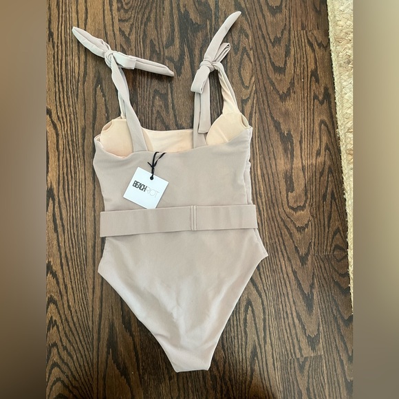 NWT Women's Beach Riot Sydney Ribbed One Piece Cream Tan Belted Designer Size L - Picture 4 of 10